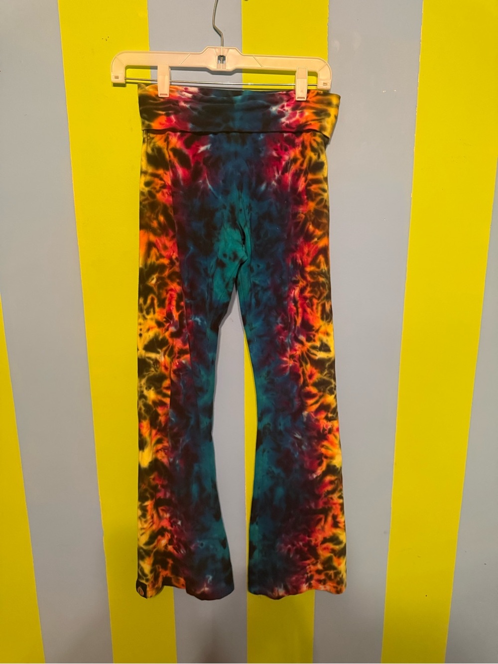 Women’s Tie-Dye Flared Leggings - Multicolor